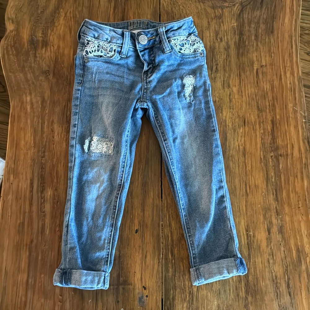 Justice cropped jeans
Size 6